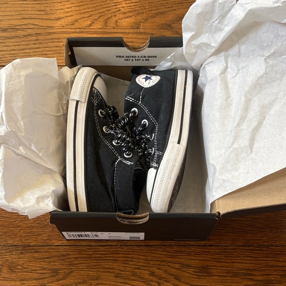 Converse Kids Black and White Sneakers, unisex size 8 toddler - Picture 1 of 6
